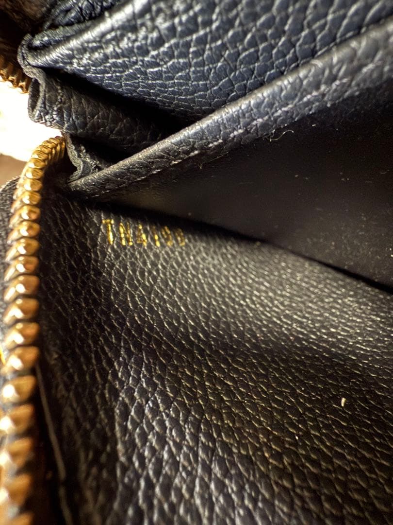 最終値下げルイヴィトンアンプラントジッピーパースノワール　ブラック小銭入れ