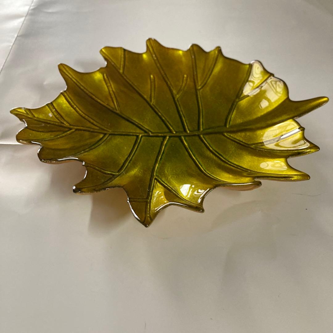 グリーン　ゴールド　リーフ　プレート　トレイ　ガラス？　陶器？　小物入れ
