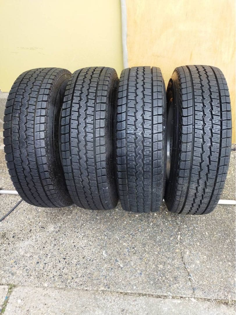 ダンロップ スタッドレスタイヤ ウィンターマックス 195/80/15