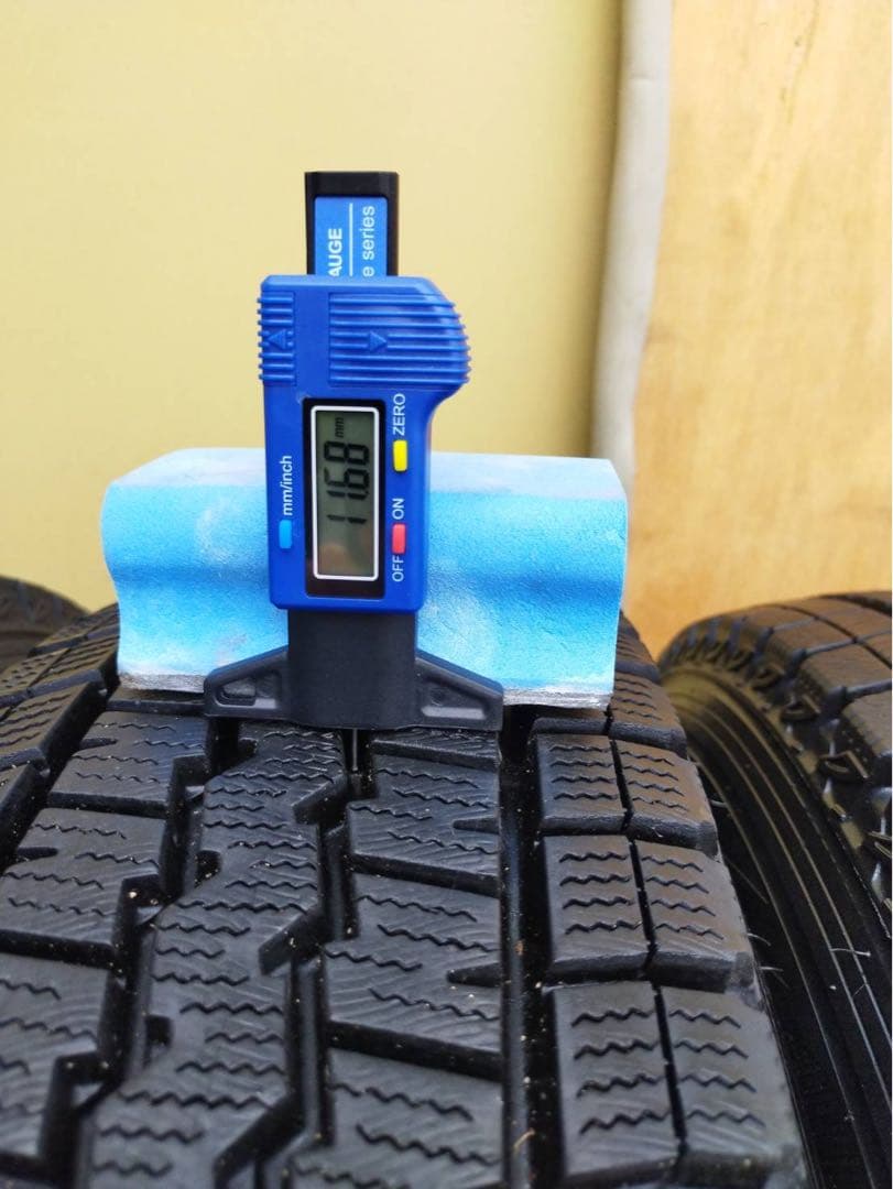 ダンロップ スタッドレスタイヤ ウィンターマックス 195/80/15