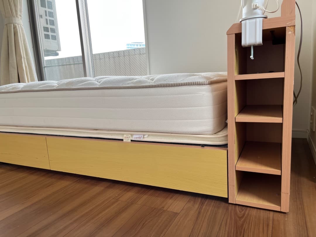 ベッドフレーム Single  bed plus  mattress and storage
