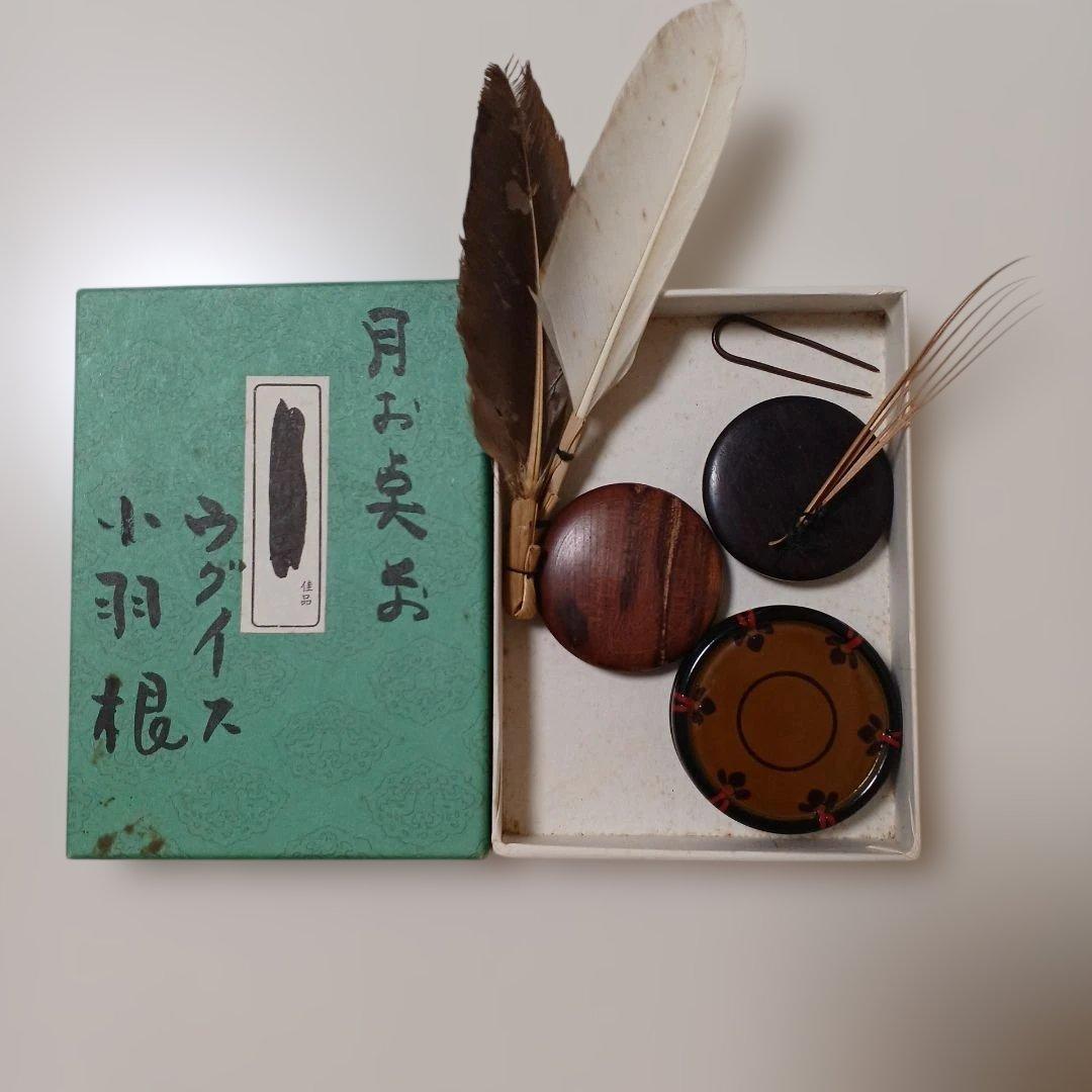 お茶道具、茶箱、銀漆花紋、輪島塗。蓋に補修の後あり、最後に、2枚写真あり。