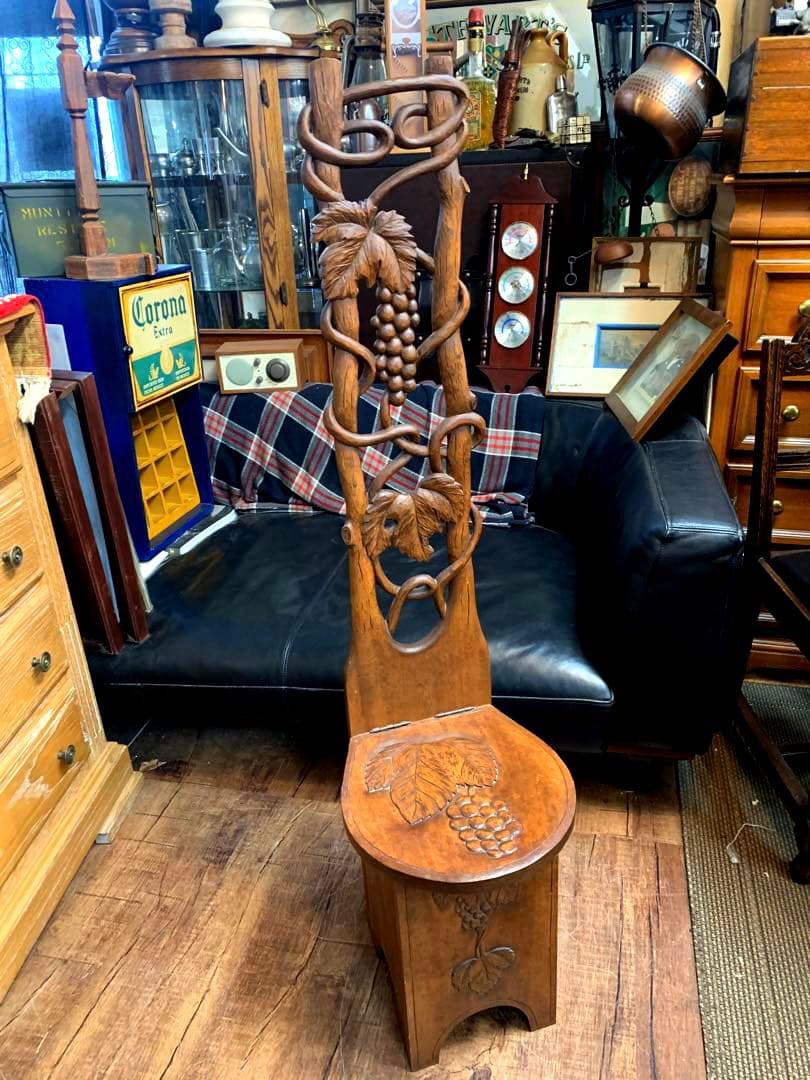 ヴィンテージ透かし彫り飾り椅子　収納付き