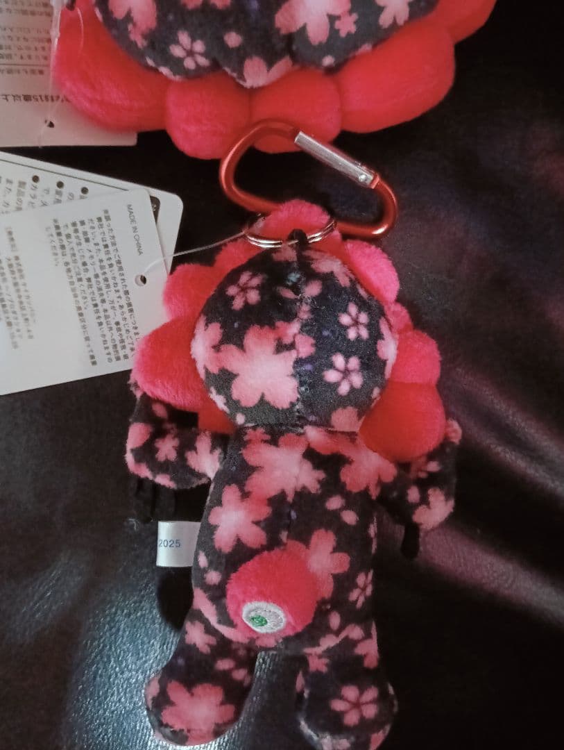 大阪万博　会場限定　ミャクミャク　桜　ブラック　カラビナ付きマスコット　小銭入れ