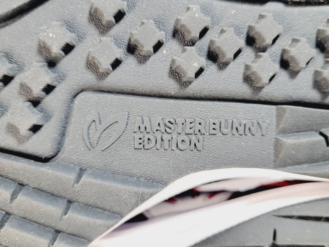 マスターバニーエディション ベロア×メッシュ スパイクレス ゴルフシューズ