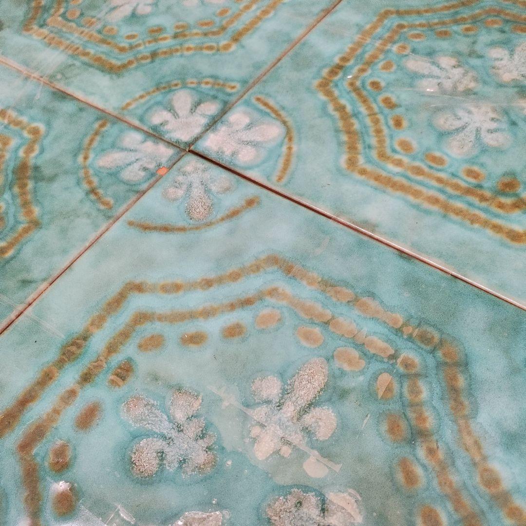 ターコイズタイル模様の長方形　アイアンテーブル