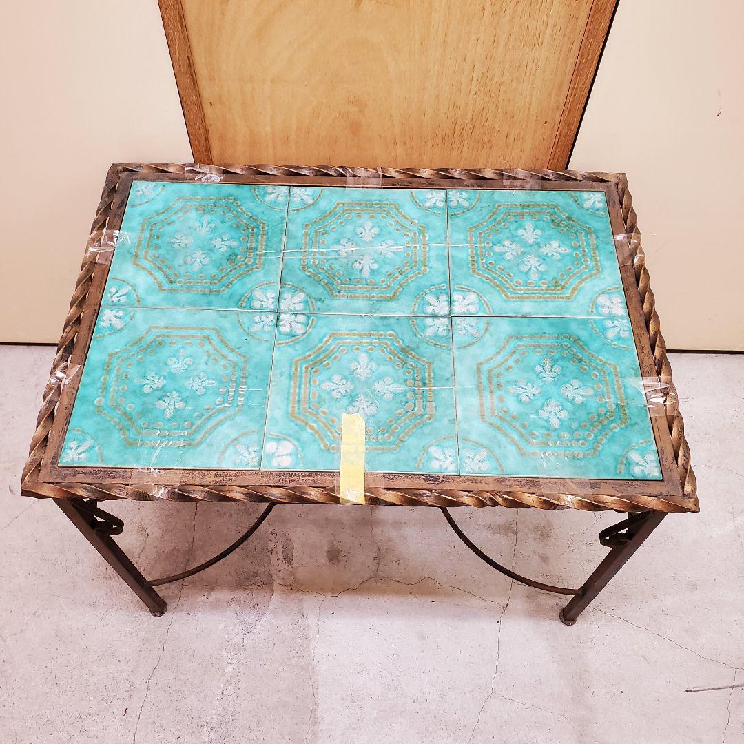 ターコイズタイル模様の長方形　アイアンテーブル
