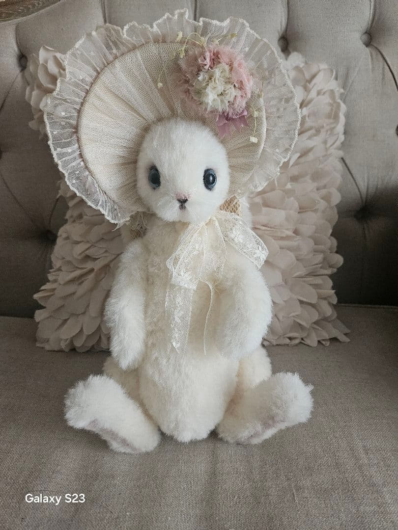 国内作家JUDY様、垂れ耳の白ウサギ