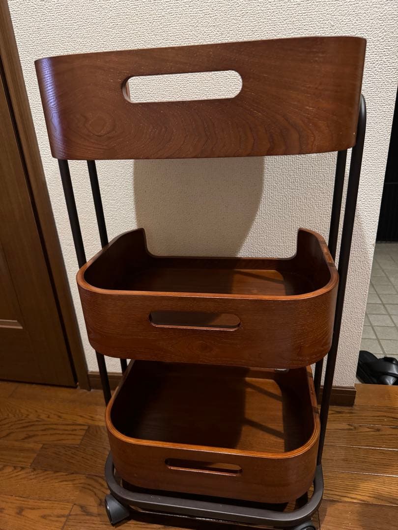 daoです。 最終値下げ！イタリアンウッドキャスター付きワゴン3段