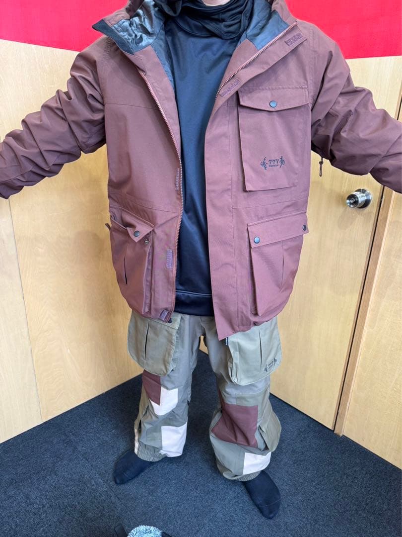 NOMADIK 777スノボーウェア　上下