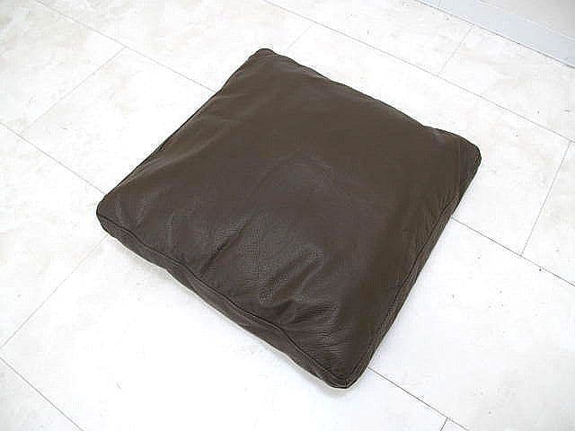 美品　アルフレックス「クアドラ」本革スクエアフェザークッション レザー×フェザー