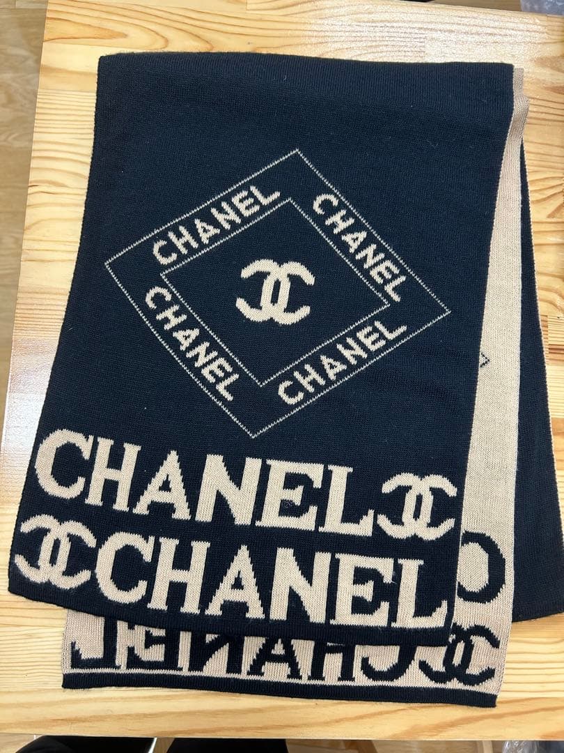 CHANEL ロゴマフラー 黒/ベージュ
