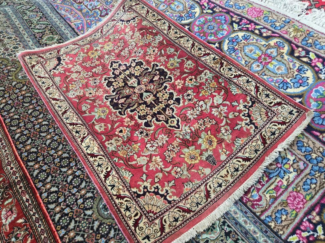 ペルシャ絨毯本物保証クム産100%手織り天然シルク花柄赤玄関マット84×55cm