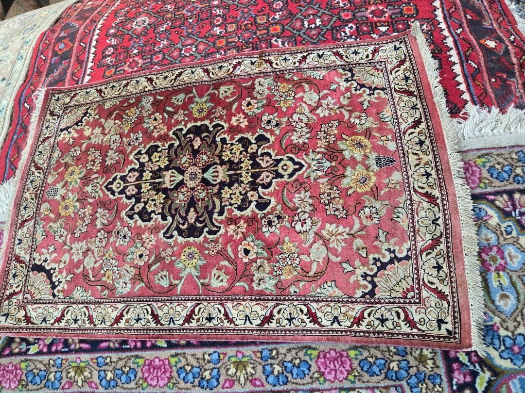 ペルシャ絨毯本物保証クム産100%手織り天然シルク花柄赤玄関マット84×55cm