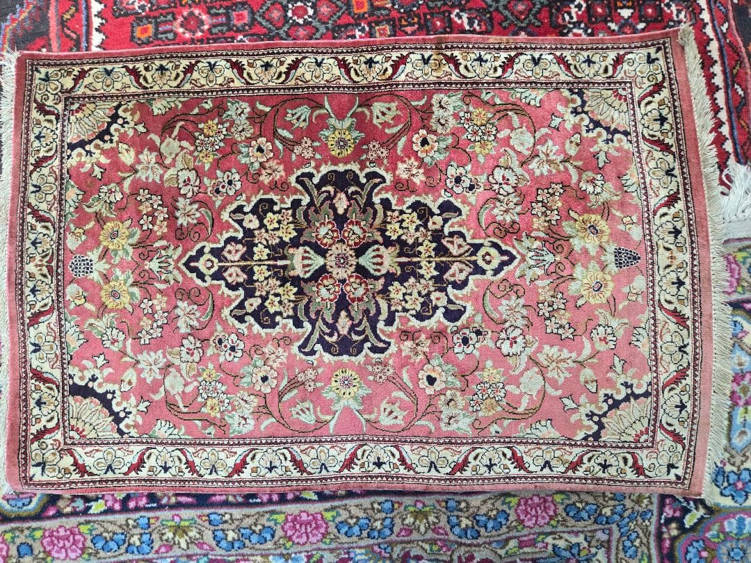 ペルシャ絨毯本物保証クム産100%手織り天然シルク花柄赤玄関マット84×55cm