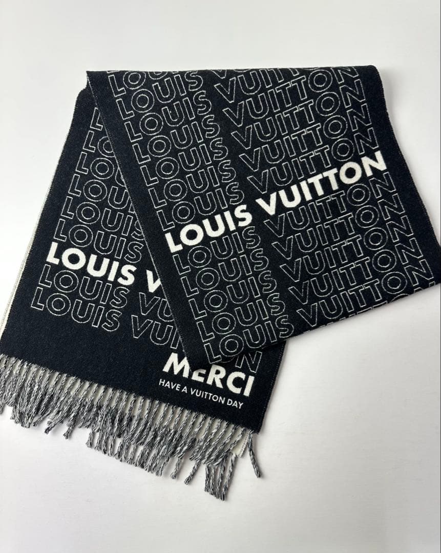 LOUIS VUITTON ルイヴィトン MERCI ロゴマフラー