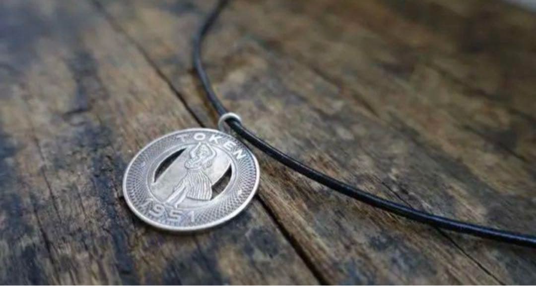 shukogei ichigo shaフラガールトークンネックレスアンティーク