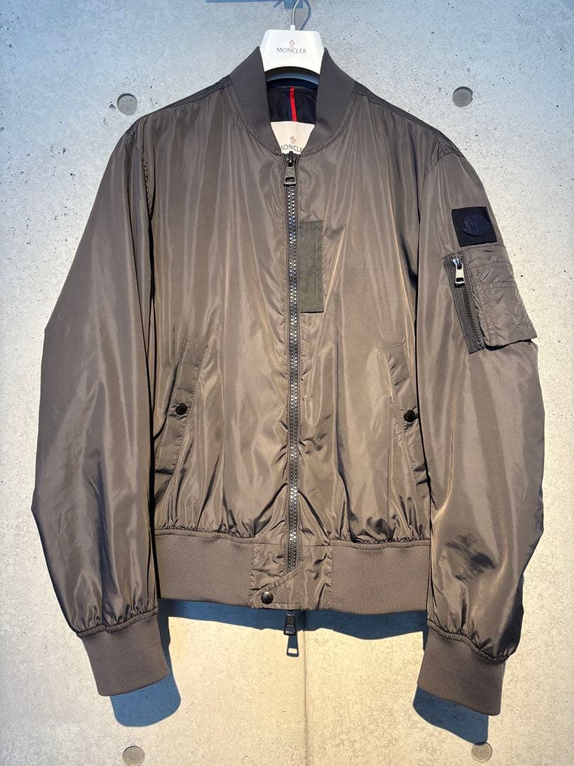 モンクレール MA1アウター