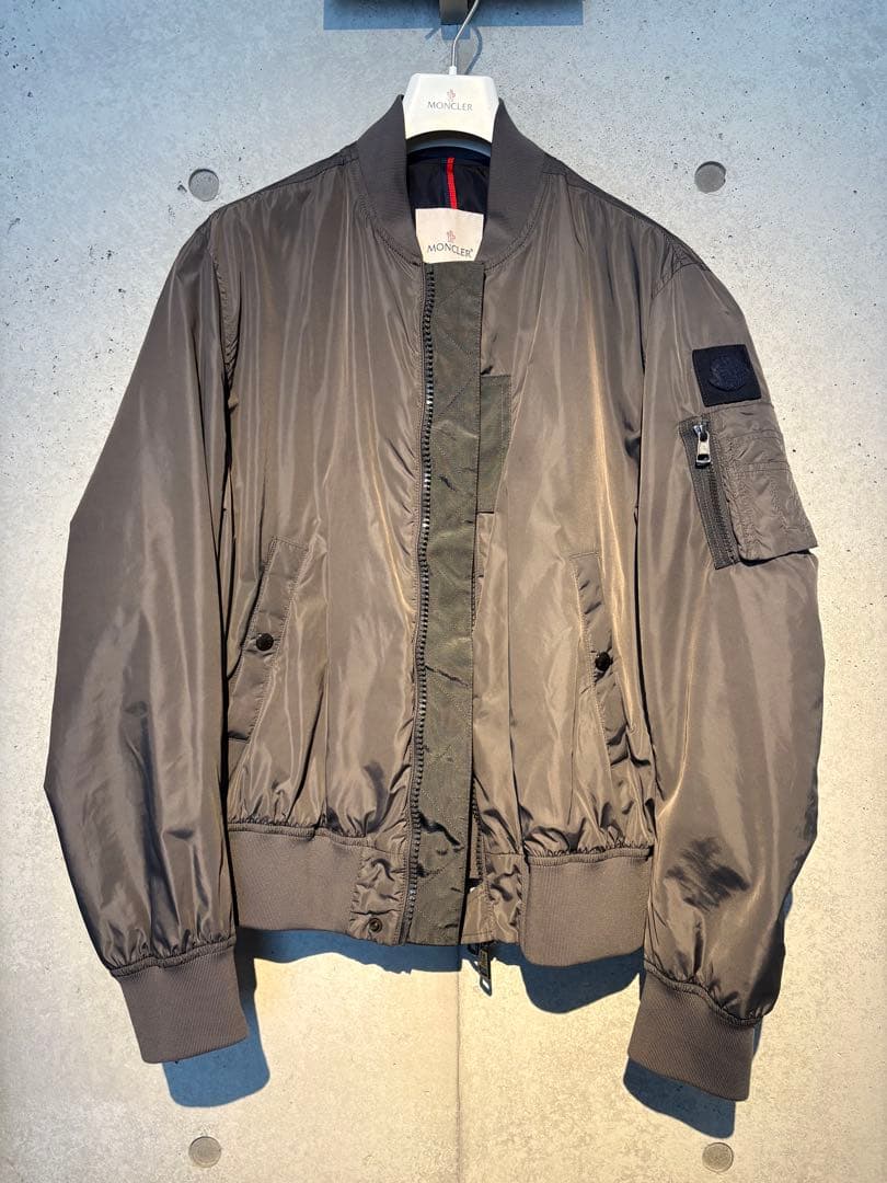 モンクレール MA1アウター