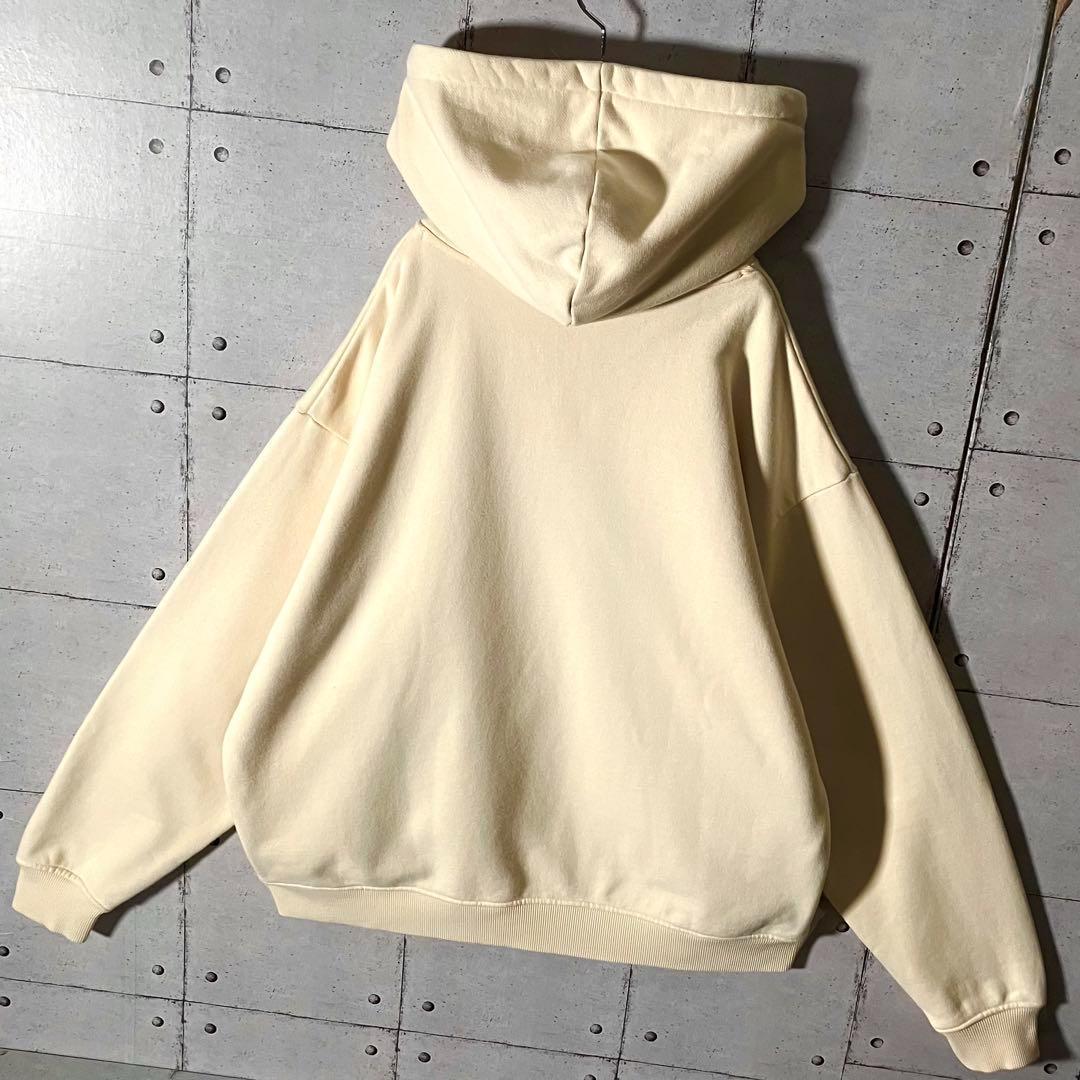 【美品】KITHキス☆刺繍ボックスロゴスウェットパーカーLクリーム