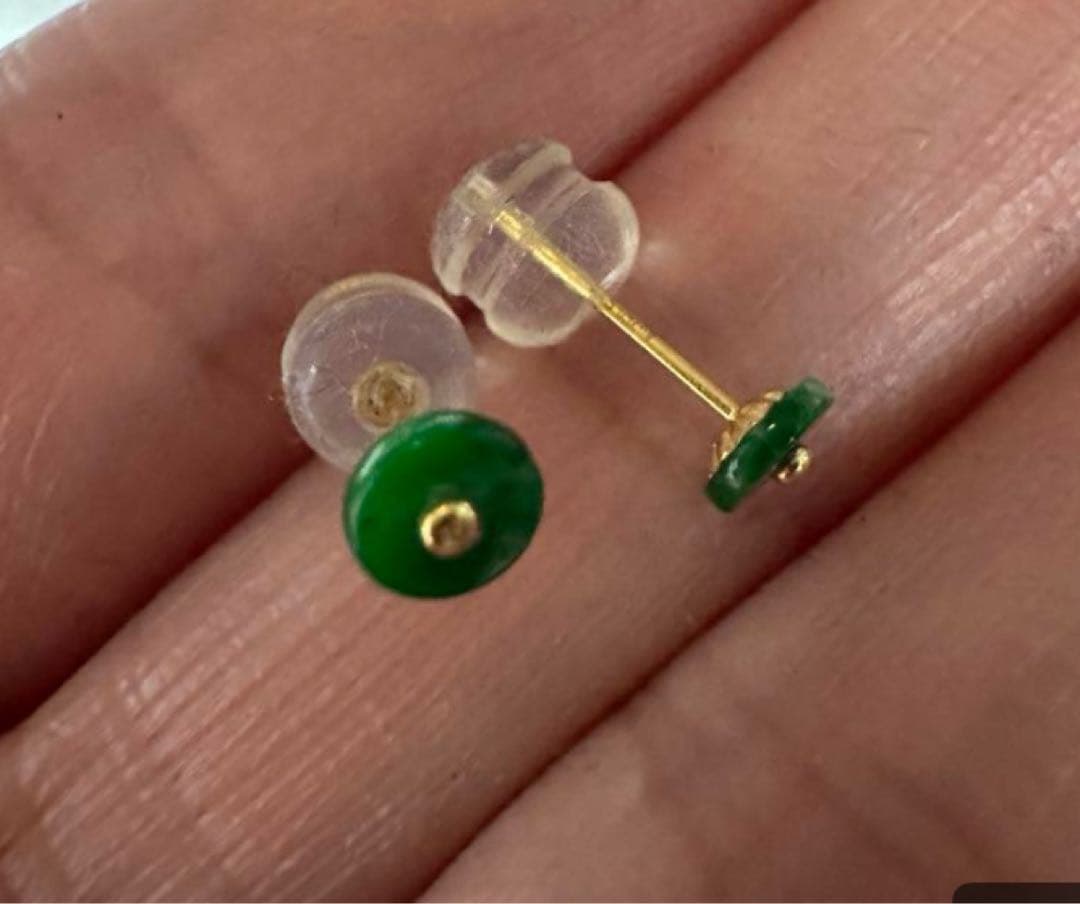 18 K金A U 750天然ジェダイト本翡翠スタッドピアス 鑑定書付き（中古品）