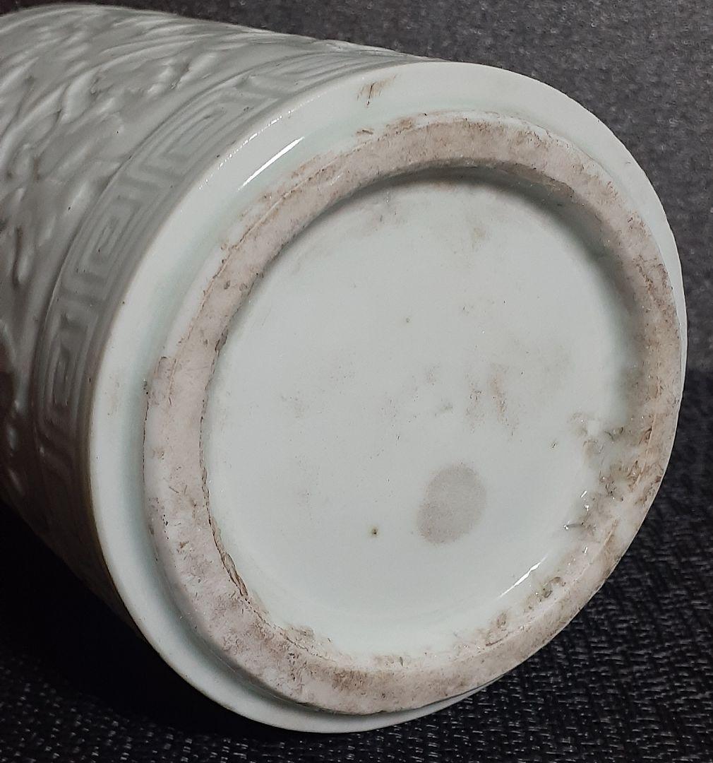 李氏朝鮮時代　韓国古美術　李朝古陶磁器　李朝白磁　陽刻浮彫　牡丹に唐草文様　筆筒