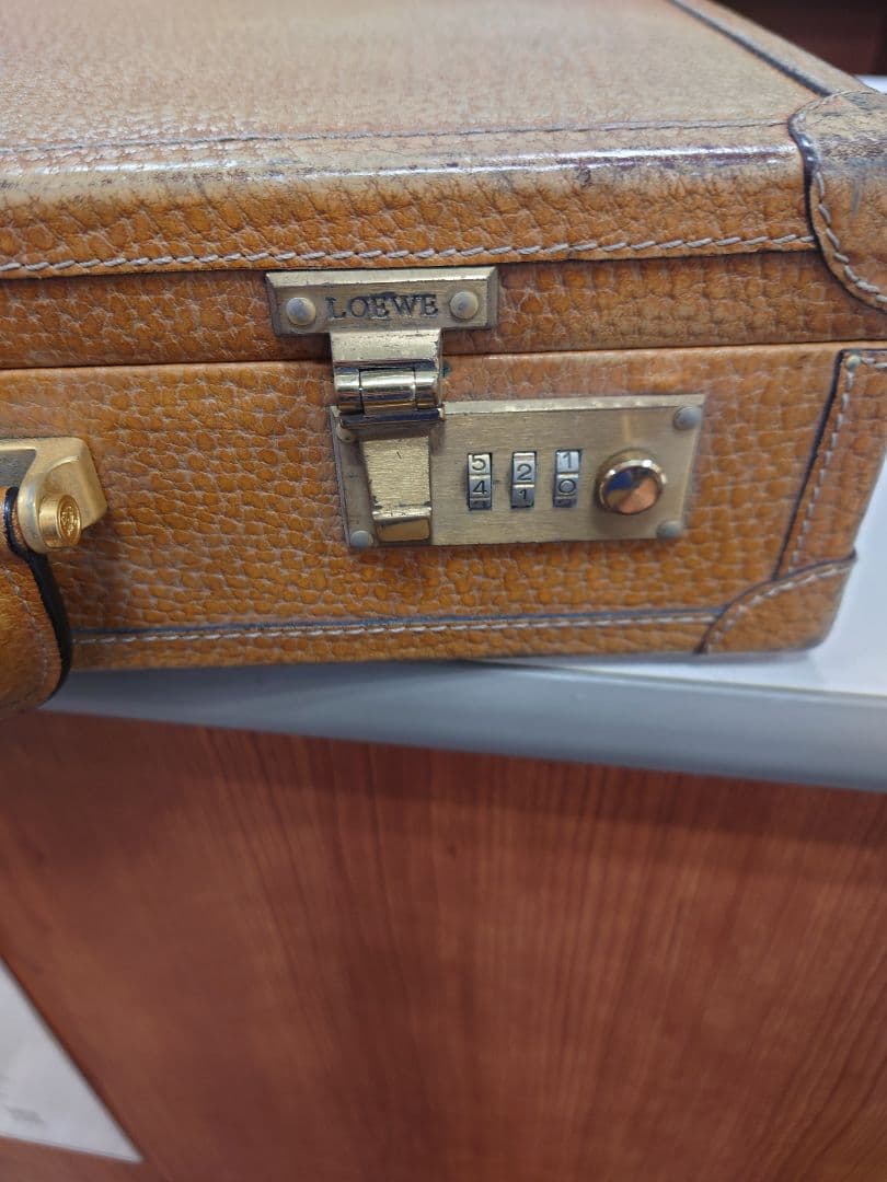 LOEWEのアタッシュケース