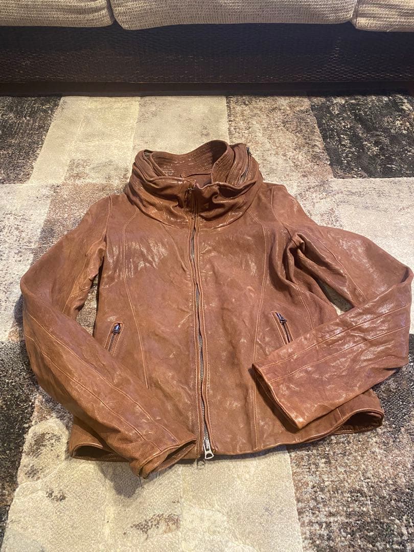 フード付きブラウンレザージャケット