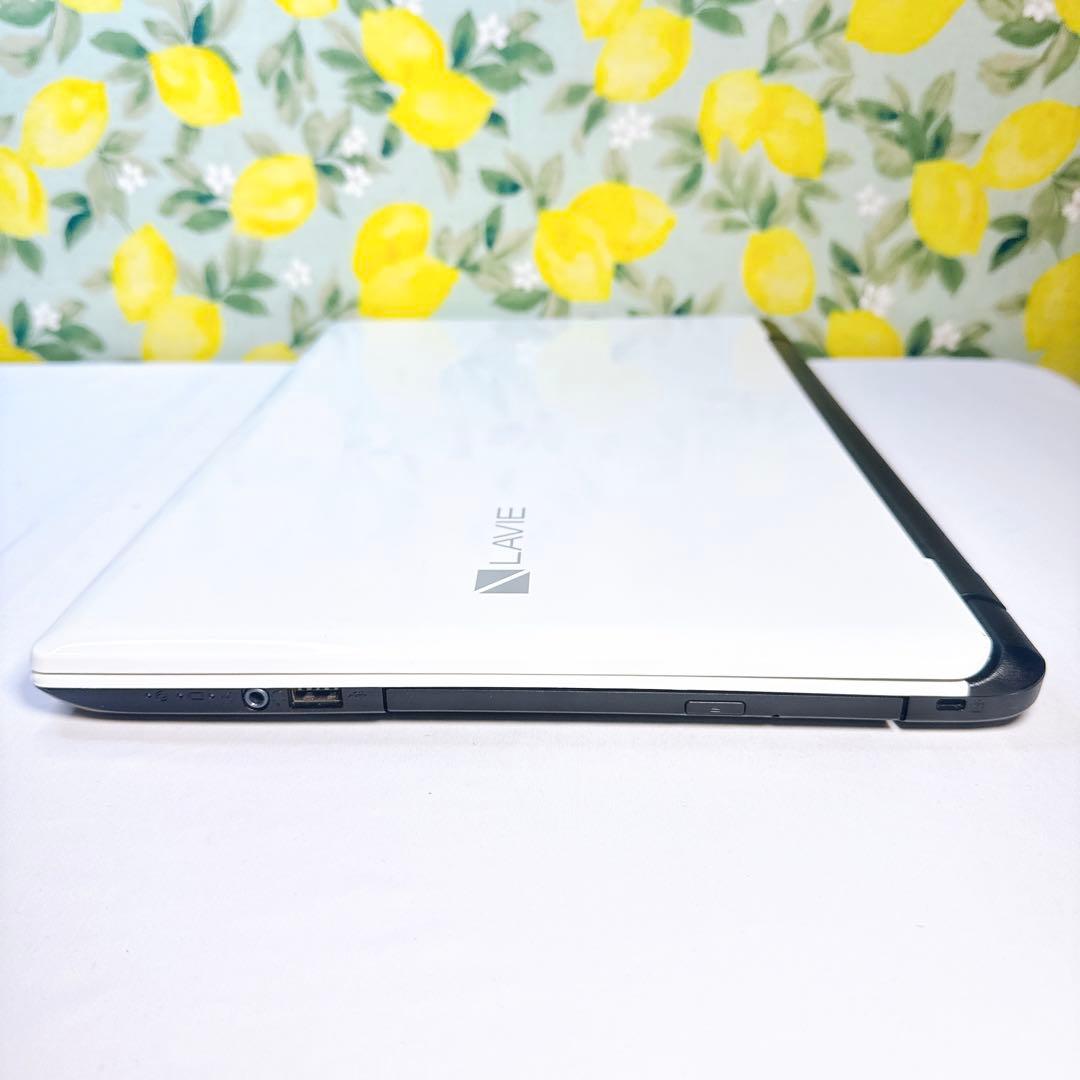 真っ白かわいい❤️女性に大人気❤️薄型初心者向けノートパソコン❤️Windows11❤️