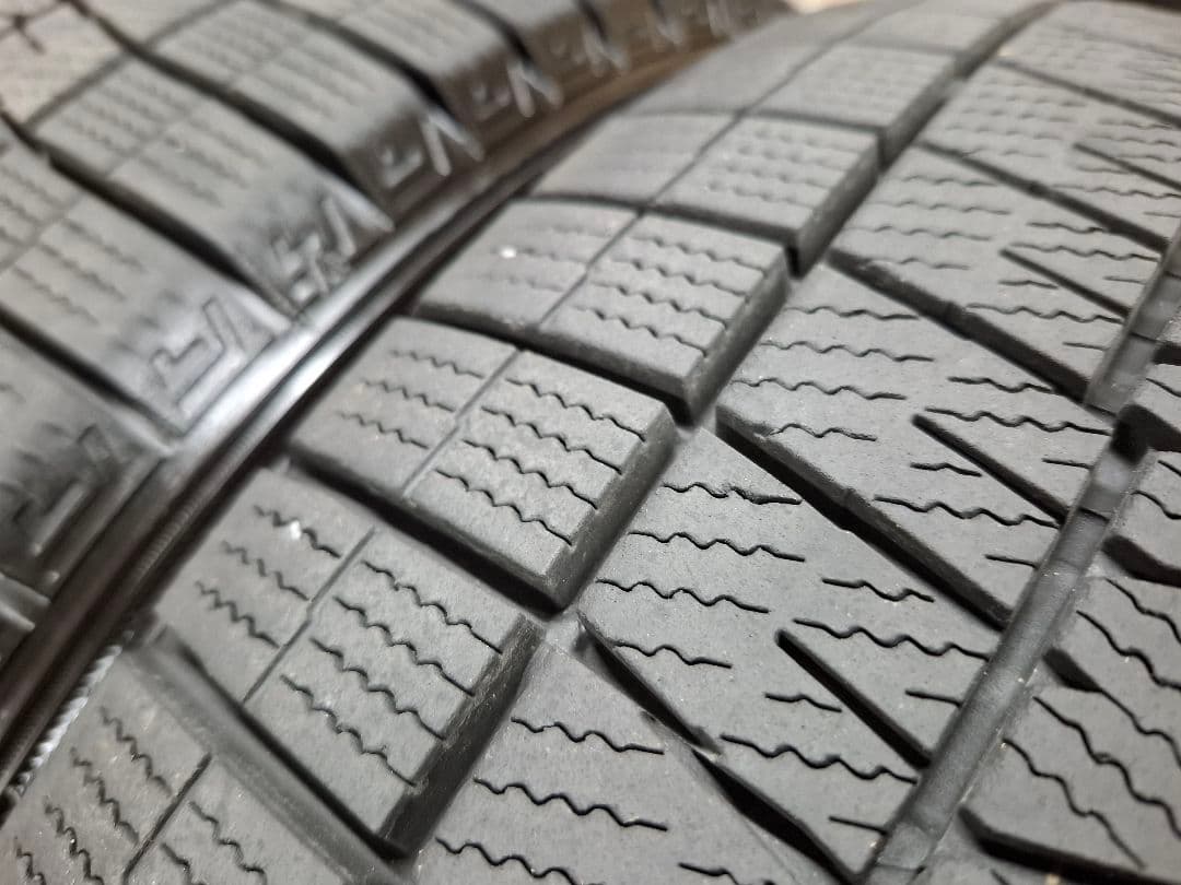 ダンロップ スタッドレス 2022年 215/50R17 タイヤ 4本　送料込み