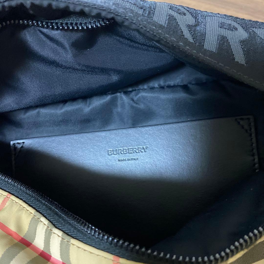 カナヤン　BURBERRY チェック柄 ボディバッグ