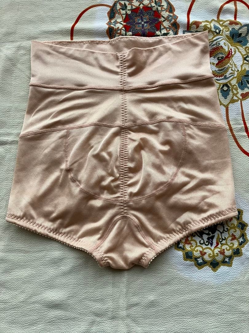 補正下着マルコアヴァンセサクラ3点セットと入れ物