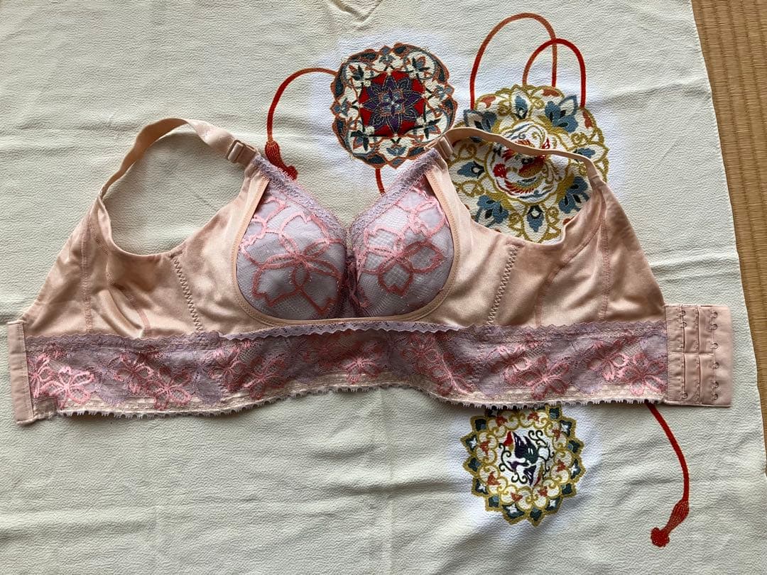 補正下着マルコアヴァンセサクラ3点セットと入れ物