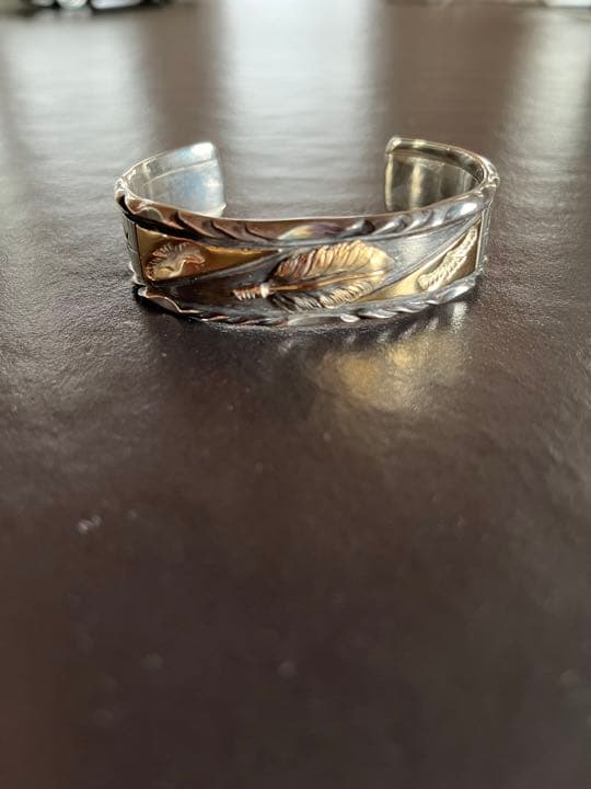 BIG HAND フェザーバングル