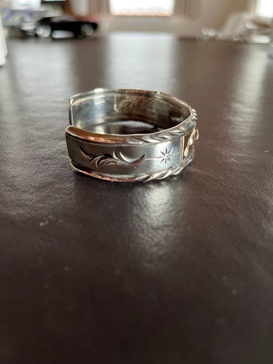 BIG HAND フェザーバングル