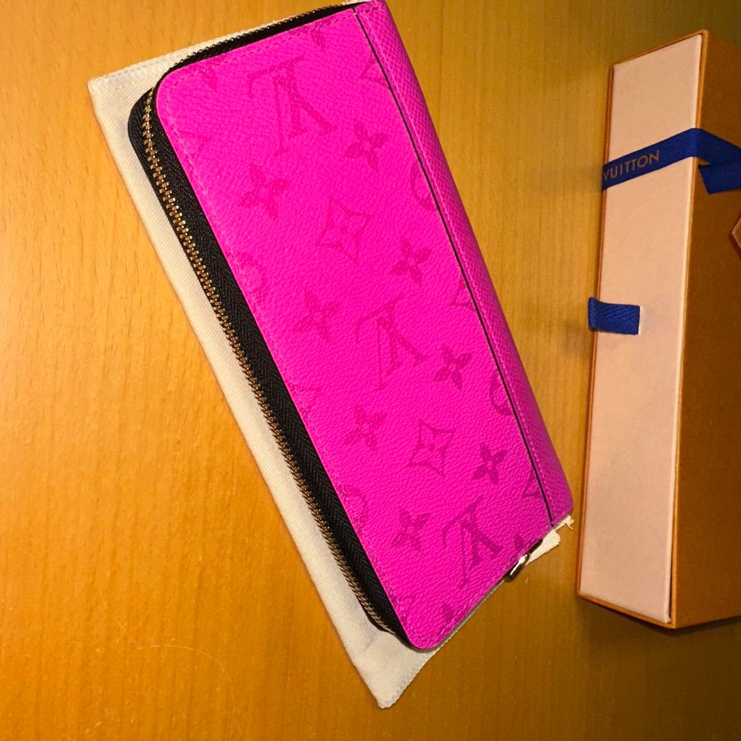 LOUIS VUITTON ジッピーウォレット ピンク色　ヴィトン