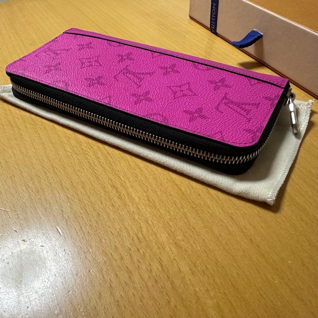 LOUIS VUITTON ジッピーウォレット ピンク色　ヴィトン