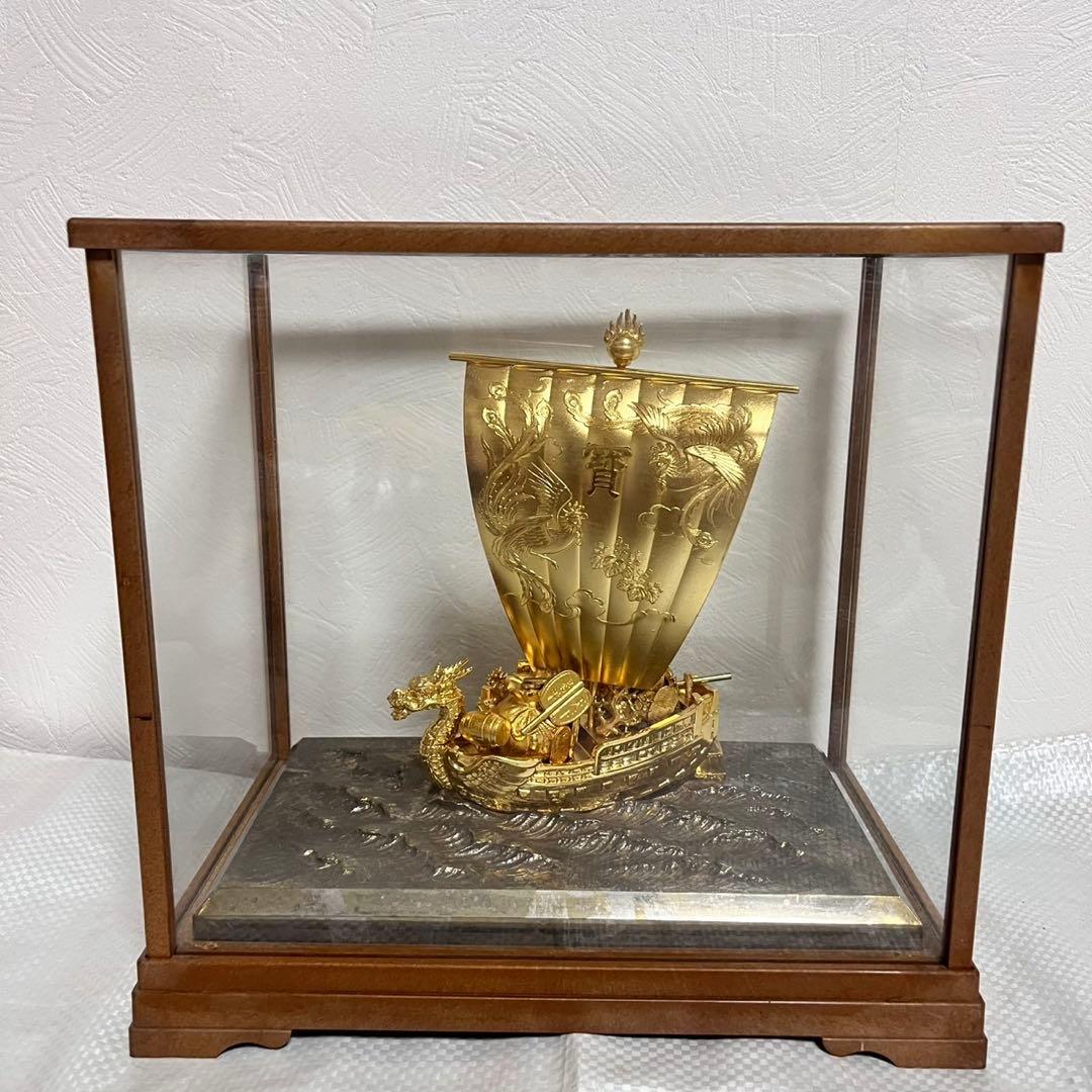 金属製　宝船　置物 ガラスケース付き　メッキ