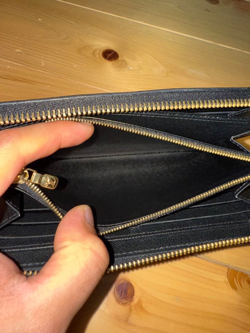 ルイヴィトン　LV エピ　長財布 ラウンドファスナー