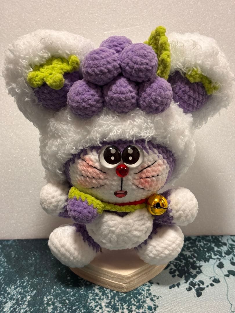 ふわふわぶどう帽子のニットドール