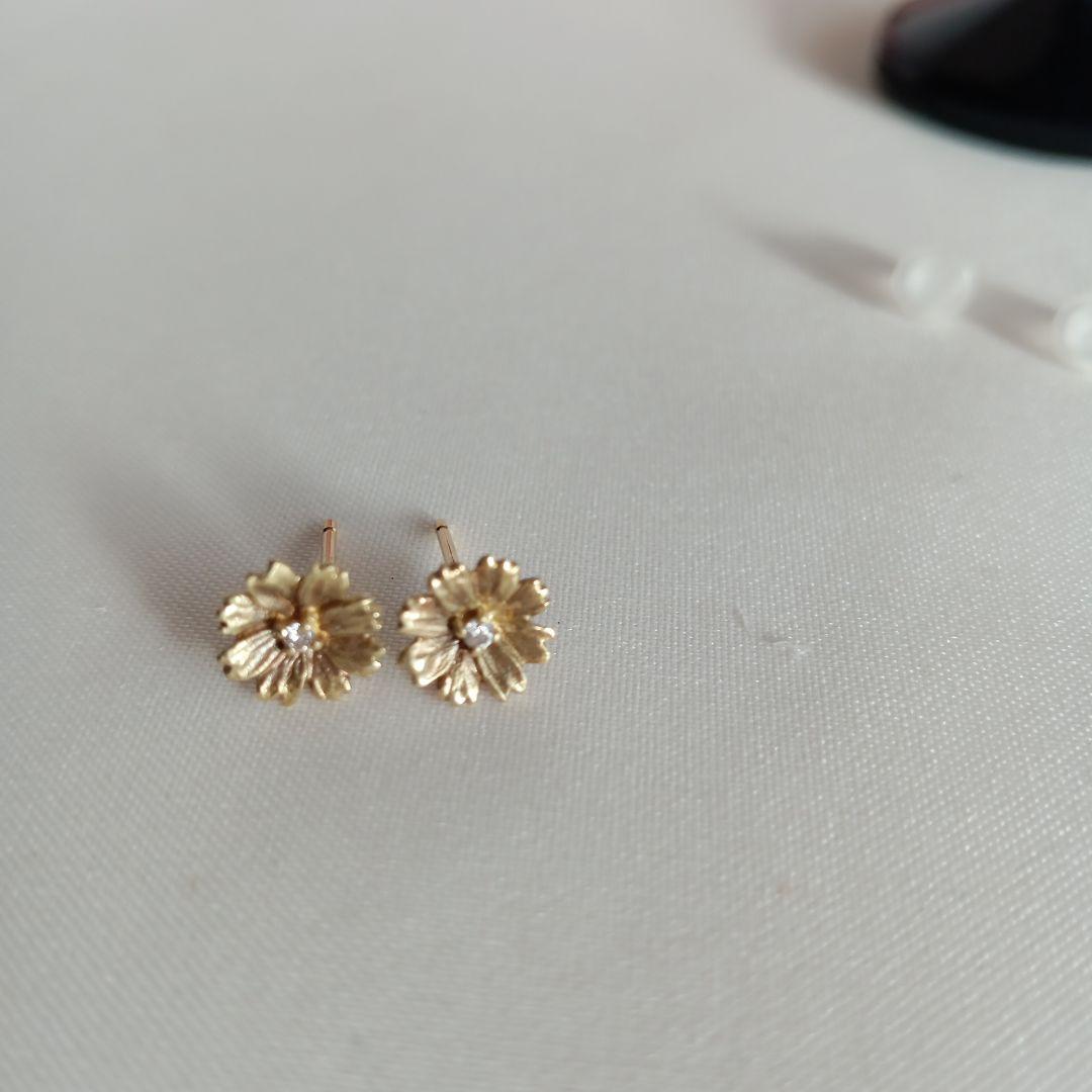 花モチーフ コスモスK18ピアス