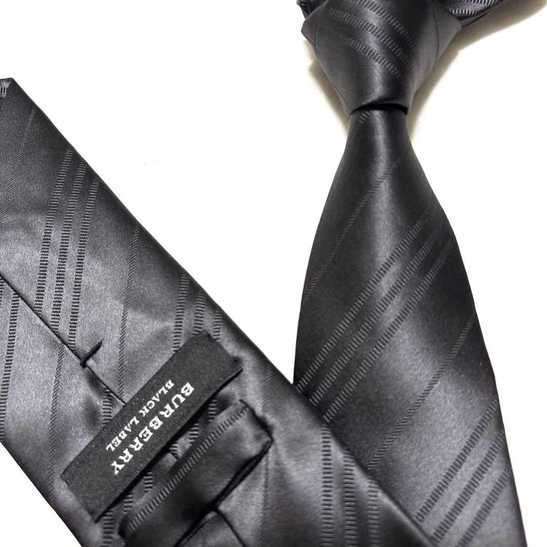 究極美品　バーバリー　ネクタイ　ブラック　無地ソリッド　ストライプ　光沢　肉厚