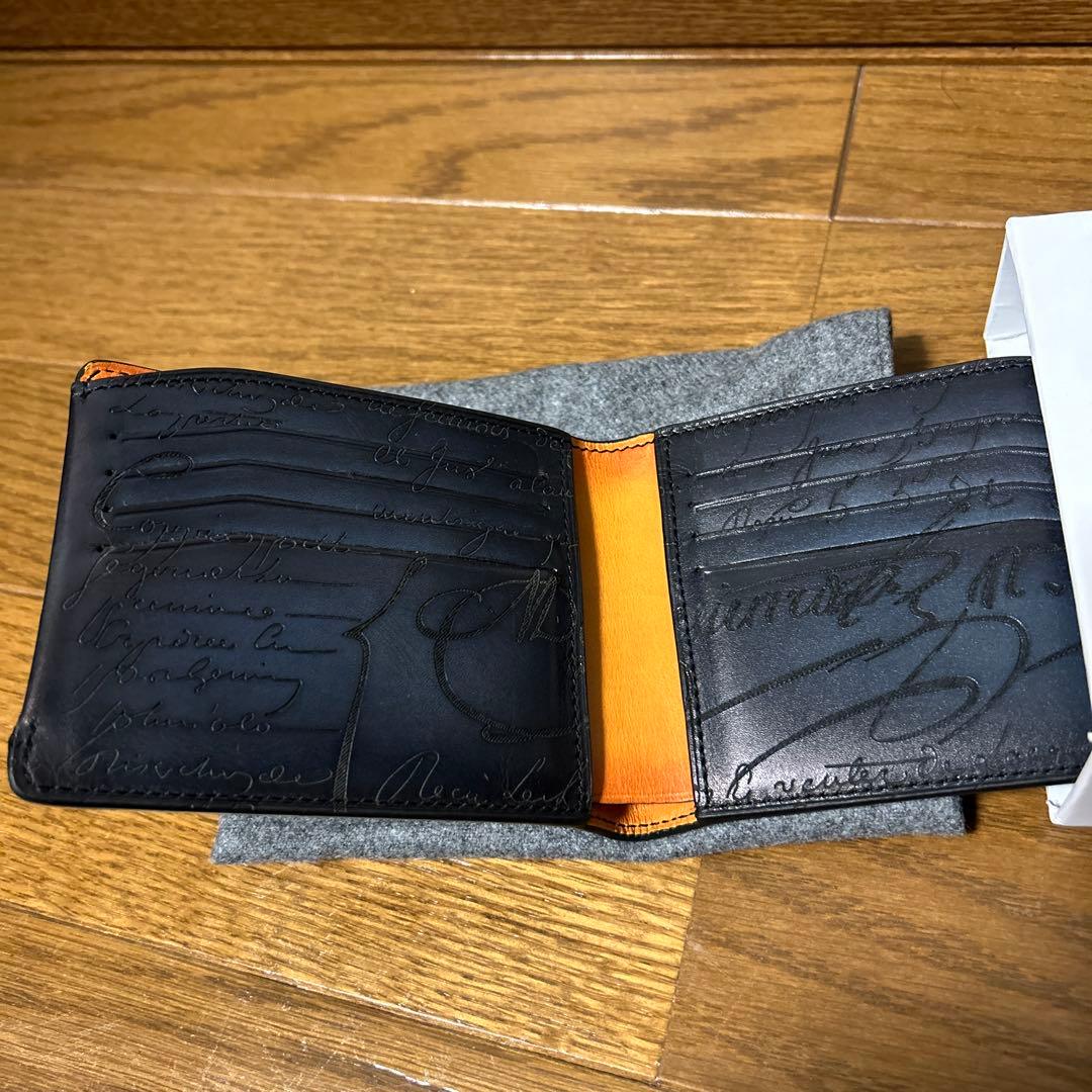 ベルルッティ ブラックレザー二つ折り財布