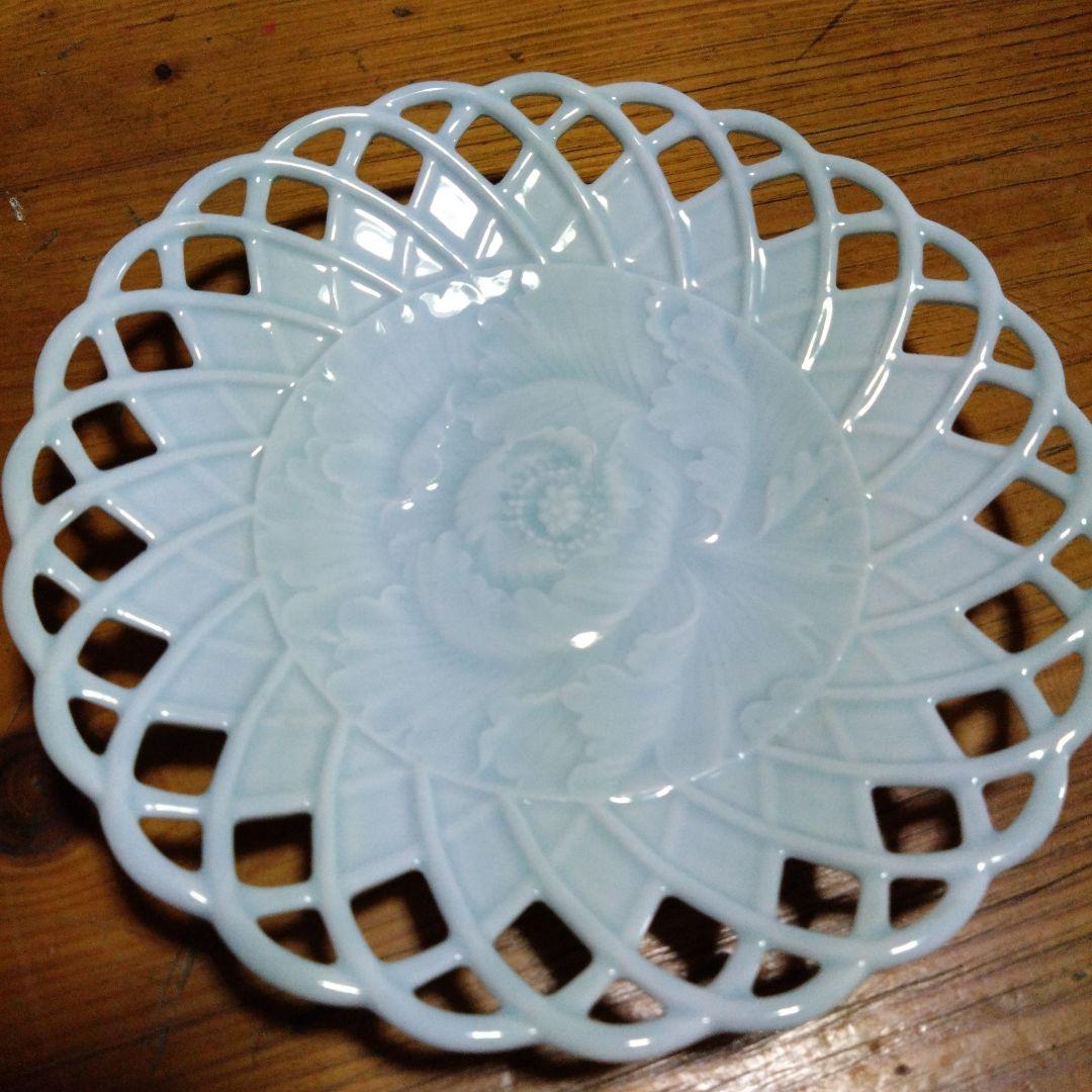 品のある透かし皿　一品料理皿　平皿　透かし