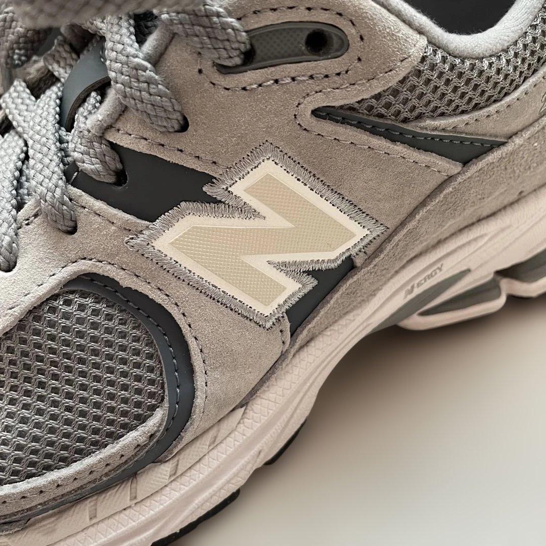 美品new balance ニューバランスM2002R STグレー24.5cm