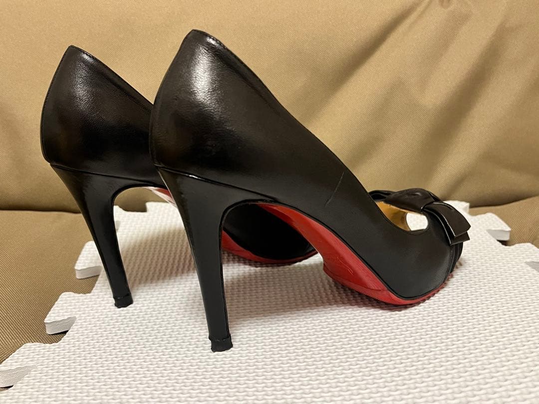 Christian Louboutin ブラックオープントゥハイヒール 37