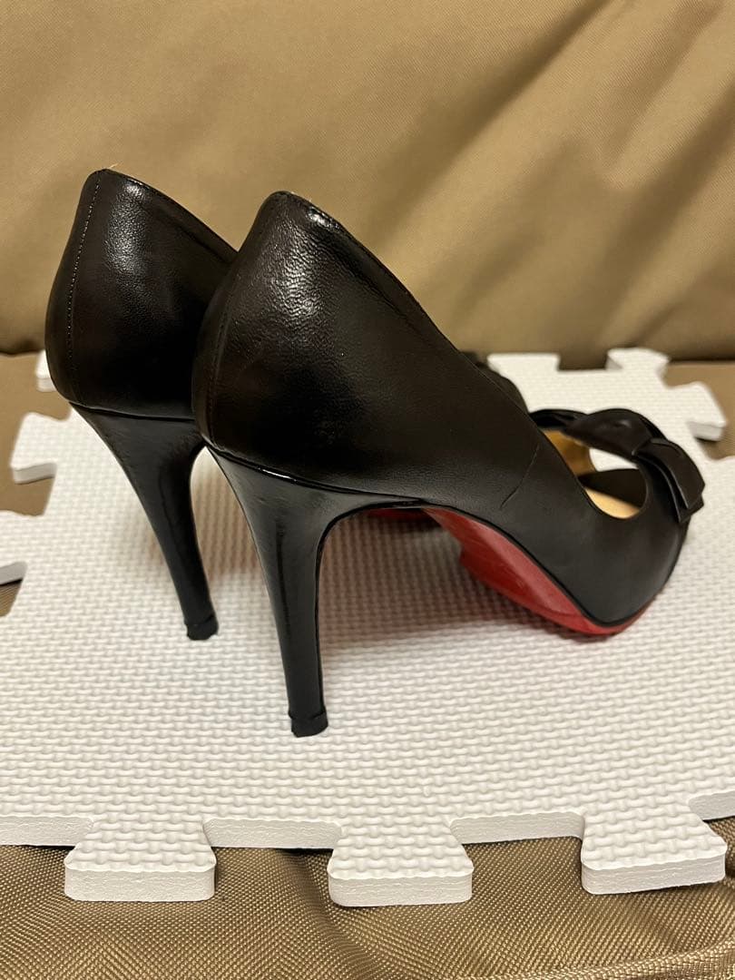Christian Louboutin ブラックオープントゥハイヒール 37