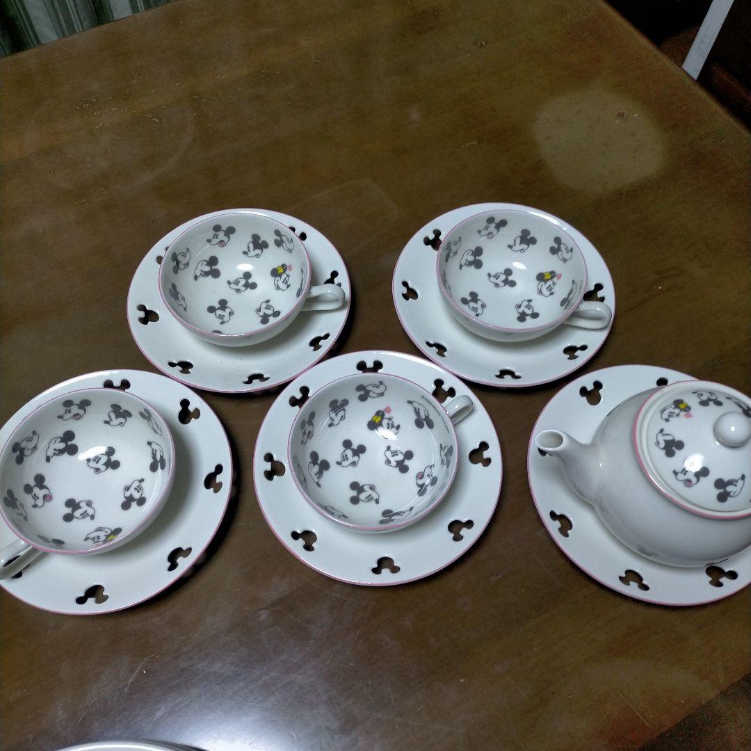値下げ ディズニー　ミッキー&ミニー　ティーカップソーサー&ポットのセット