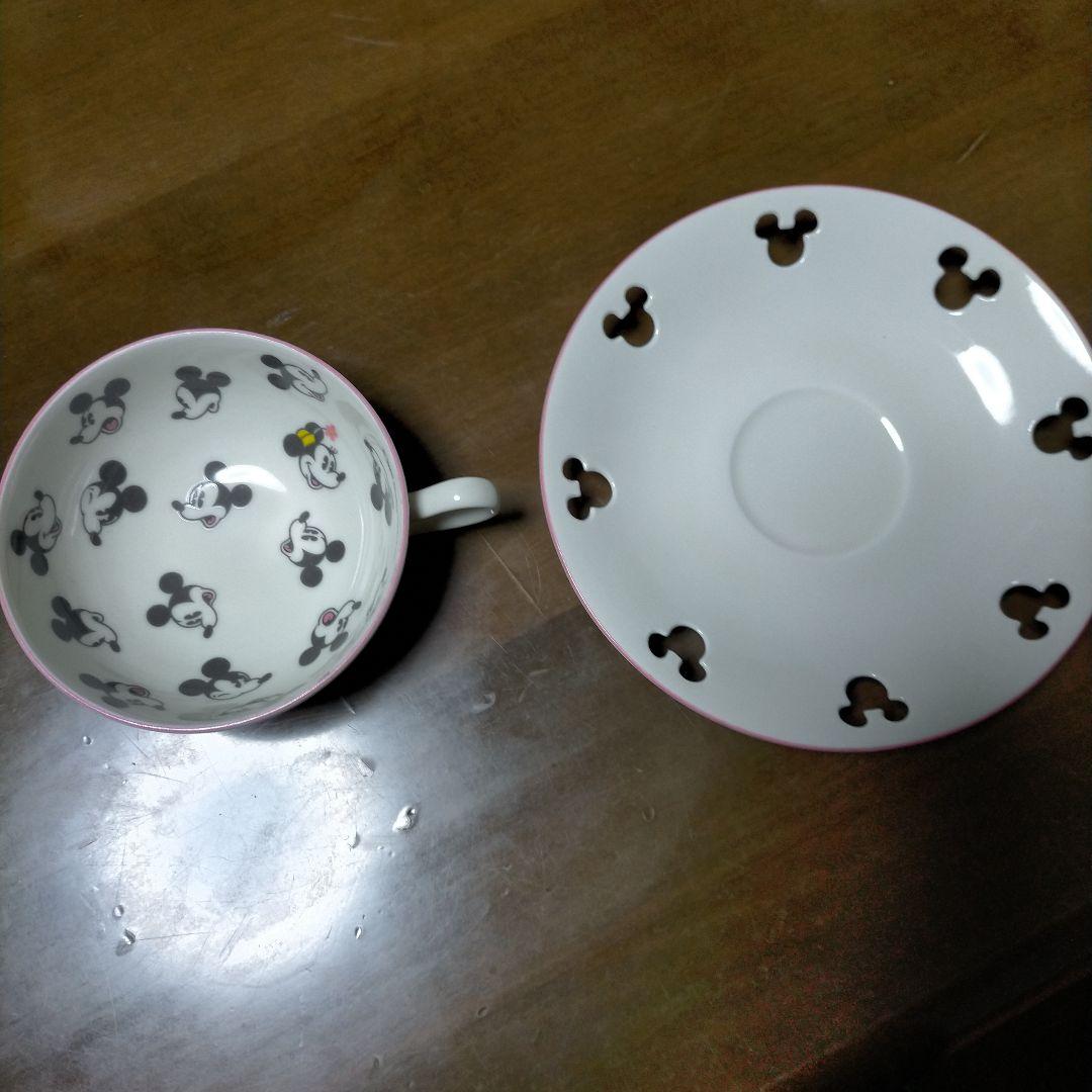 値下げ ディズニー　ミッキー&ミニー　ティーカップソーサー&ポットのセット