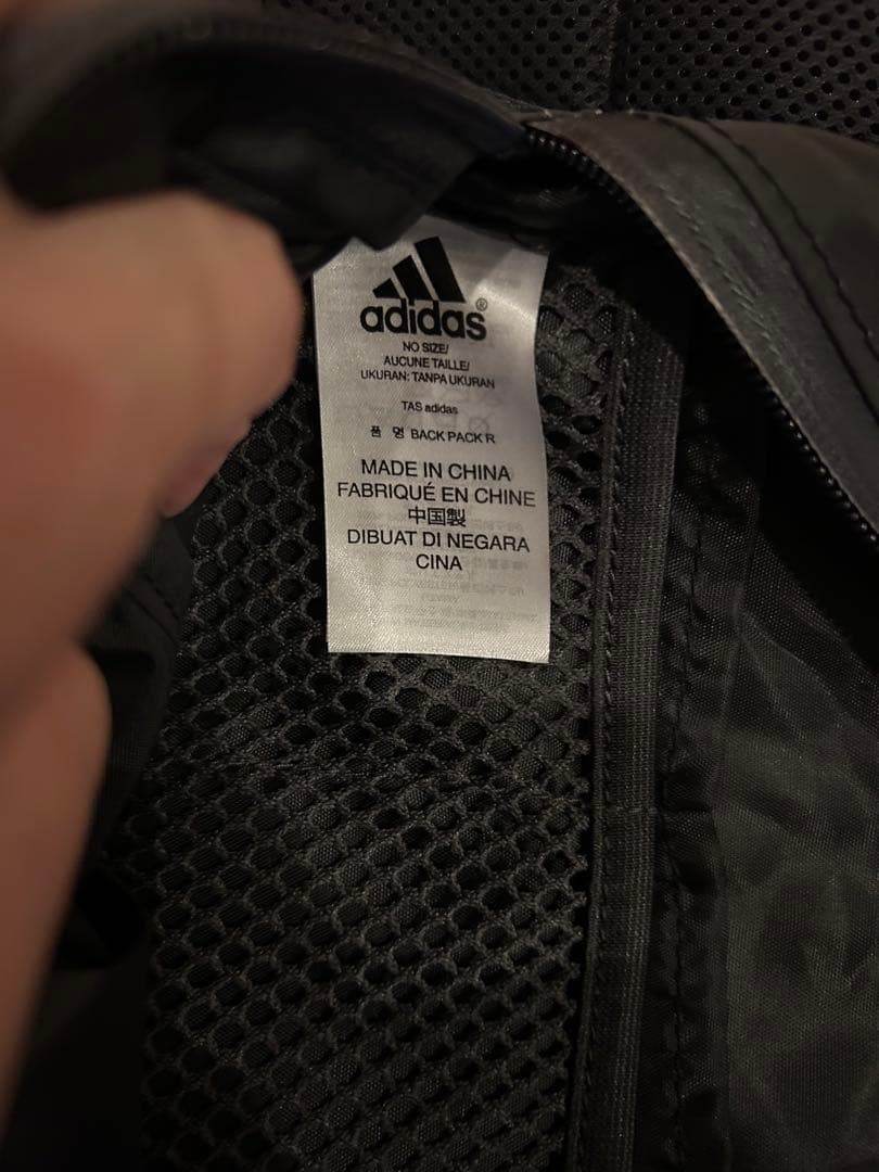 ステラマッカートニー　シルバーのランニングリュック